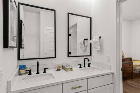 The Warhol - Pet-Friendly Apartment Bentonville Eksteriør billede