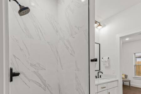 The Warhol - Pet-Friendly Apartment Bentonville Eksteriør billede