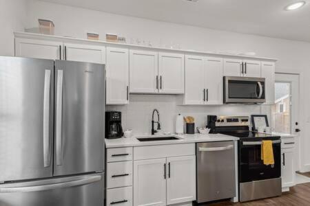 The Warhol - Pet-Friendly Apartment Bentonville Eksteriør billede